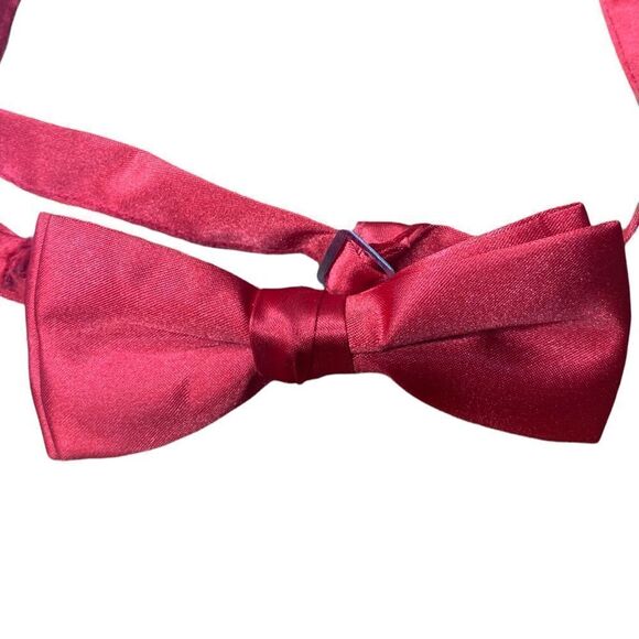 Shiny red adjustable bow tie satin look no tags preowned - Picture 2 of 4